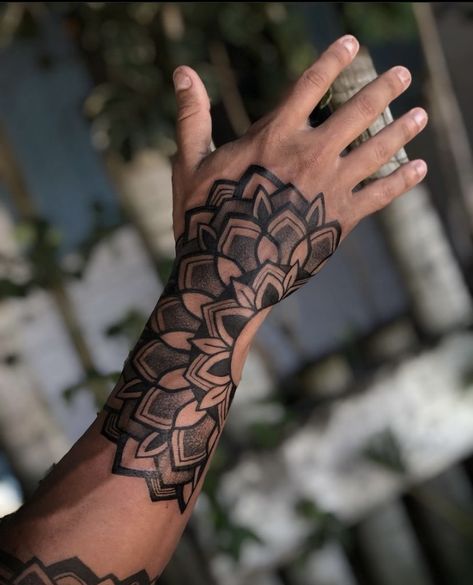 Hand Tattoo Mandala Men, Full Hand Tattoo Men, Wrist Tattoo For Men, Geometric Tattoo Hand, Simbols Tattoo, Mandala Tattoo Men, Full Hand Tattoo, Mandala Hand Tattoos, Forarm Tattoos