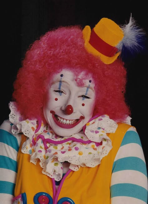 Clown Looks, Silly Clown, Clown Pics, Clown Jester, Clown Paintings, Circus Clowns, Clown Core, Clown Clothes, Female Clown