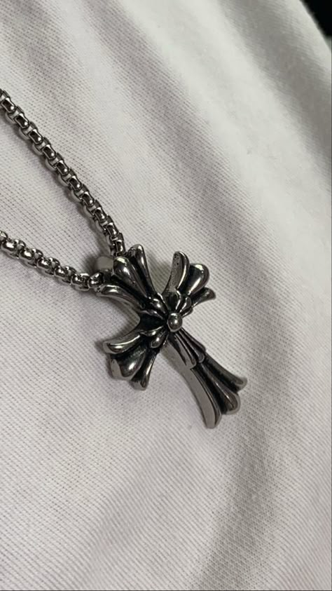 Hallow Aesthetic, Chrome Hearts Necklace, Chrome Hearts Jewelry, Chains Aesthetic, Antique Style Jewelry, Guitar Store, Dope Jewelry, Girly Accessories, Cool Jewelry