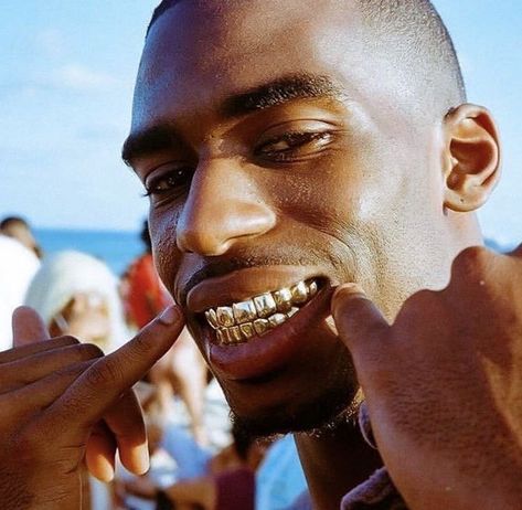 Grillz Aesthetic, Gold Teeth Grills, Mouth Grills, Grillz Teeth, Diamond Grillz, Gold Grill, Gold Grillz, Grills Teeth, Tooth Gems