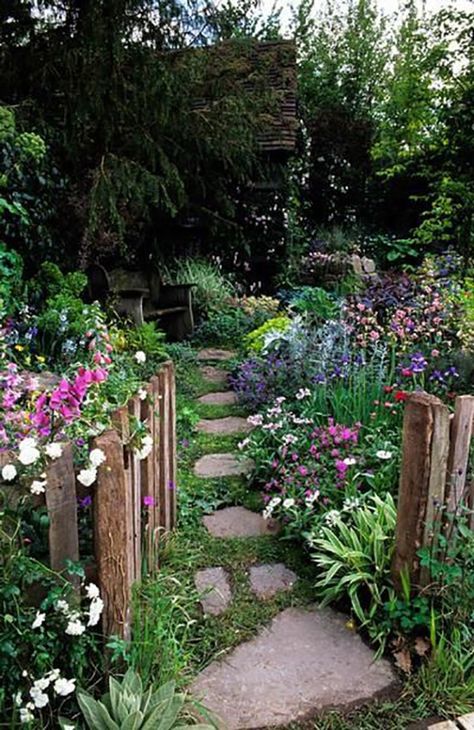 Traditional Garden Design, Rustic Fence, Garden Rustic, Cottage Garden Design, Have Inspiration, Traditional Garden, Cottage Gardens, My Secret Garden, Garden Pathway