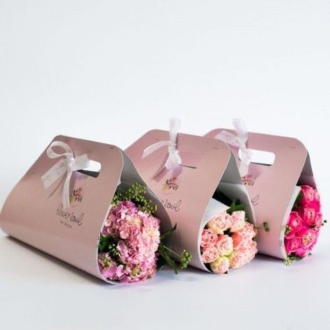 Flower Packaging Ideas, Flower Packaging Design, Flower Box Design, Flower Bouquet Packaging, Flower Shop Interiors, Flower Shop Decor, Flower Shop Design, Flower Box Gift, Flower Bouquet Diy