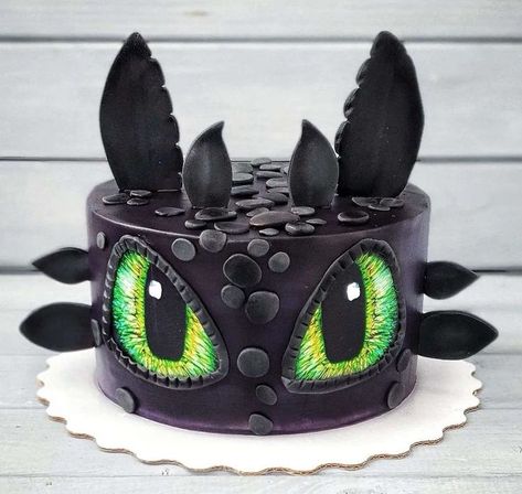 Toothless Dragon Cake Birthday, Night Fury Cake, Toothless Cake Ideas, Toothless Cookies, How To Train Your Dragon Birthday Cake, Dragon Cakes For Kids, How To Train Your Dragon Cake, How To Train Your Dragon Party, Toothless Birthday Cake