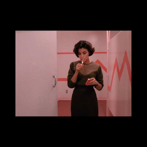 1. A Spooky, Sexy-Forest Cardigan - The Cut Twin Peaks 1990, Audrey Horne, Sherilyn Fenn, Black Lodge, Roof Beam, Laura Palmer, Flashing Lights, Twin Peaks, Knitting Inspiration