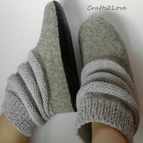 Felt Boots, Felt Slippers, Felt Shoes, Diy Clothes And Shoes, Winter Slippers, Felted Slippers, Knitted Slippers, Crochet Shoes, Barefoot Shoes