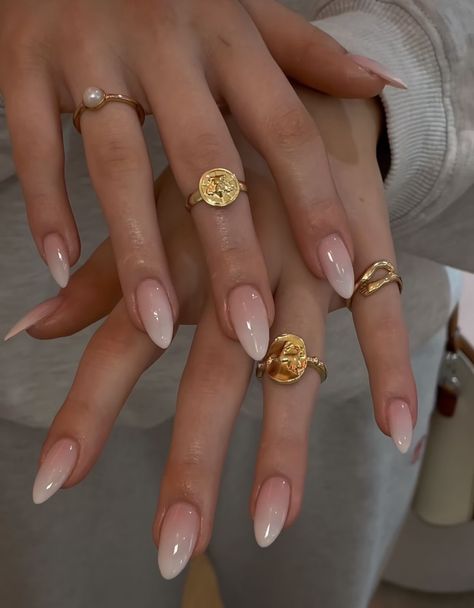 Almond Nails Professional, Classic Nail Set, Subtle Almond Nails, Nails For Farewell, Subtle Engagement Nails, Nail Day Outfit, November Almond Nails Ideas, Basic Autumn Nails, Shaadi Nails