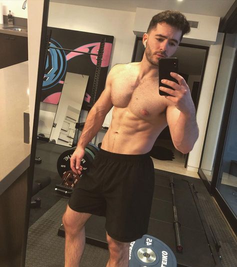 65.1k Likes, 1,214 Comments - Jordan Maron (@jordanmaron) on Instagram: “Been out mining diamonds” Captain Sparklez, Jordan Maron, Dream Man, Maroon 5, Body Reference, My Type, Youtubers, Mens Short, Jordan