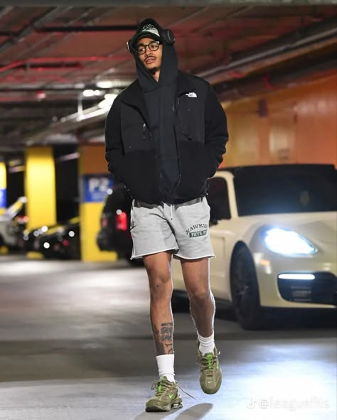 Nba Pre Game Outfits, Nba Fashion Outfits Street Styles, Mens Jersey Outfit, Sporty Mens Fashion, Airport Outfit Men, Hypebeast Men, Nba Fits, Athlete Aesthetic, Vintage North Face