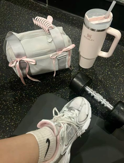 Vision Board Ideas Aesthetic Gym, Gym Vision Board Pictures Women, Gym Running Aesthetic, Gym Accessories Aesthetic, Pics For Vision Board Gym, Soft Gym Aesthetic, Romanticize Gym, Healthy Gym Aesthetic, Healthy Astethic Gym