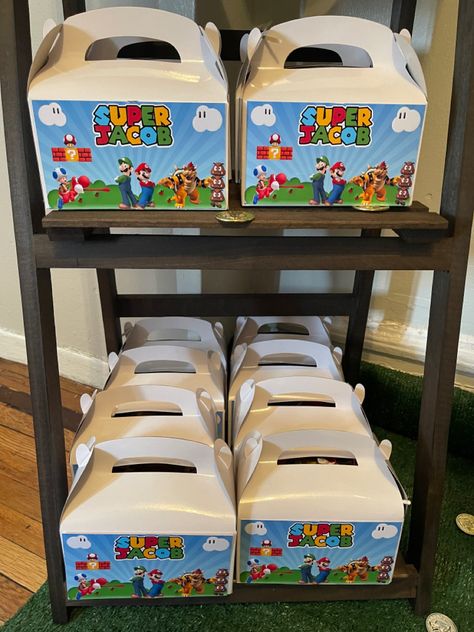 Super Mario Gable Boxes, Toad Mario Bros, Super Mario Theme, Toad Mario, Mario Theme, Super Mario Bros Party, Mario Bros Party, Super Mario Birthday Party, Party Boxes