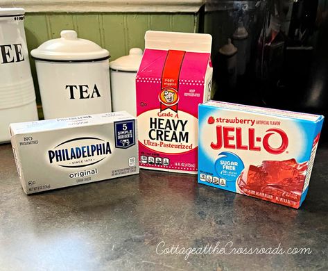 3 ingredients needed to make low carb strawberry fluff Low Carb Jello Fluff, Keto Strawberry Fluff, Cottage Cheese Low Carb Recipes, Cottage Cheese Fluff, Low Carb Jello Dessert, Jello Snacks, Food Diet Ideas, Low Carb Cream Cheese Recipes, Lettuce Salads