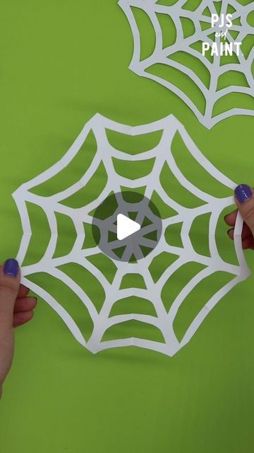 How To Make Spider Webs, How To Make A Spider Web, Diy Spider Web Decoration, Spiderweb Diy, Spider Web Template, Make Spider Web, Paper Spiderwebs, Spiderweb Craft, Diy Spiderweb