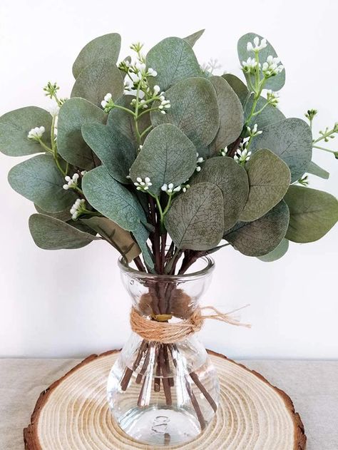 Diy Floral Arrangements Wedding, Eucalyptus Centerpiece, Floral Bouquets Wedding, Branches Diy, Greenery Decor, Feuille Eucalyptus, Artificial Eucalyptus, Bridal Bouquet Flowers, Design Techniques