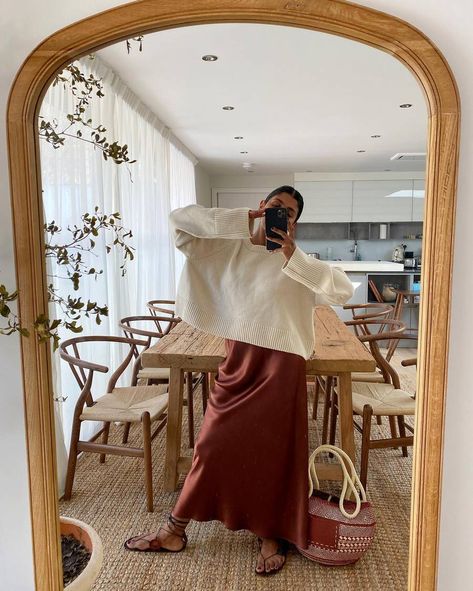 Layering White Shirt, Black Turtleneck Outfit Layering, White Turtleneck Outfit, Turtleneck Outfit Layering, Slip Skirt Outfit, Black Turtleneck Outfit, Monikh Dale, Turtleneck Outfits, Outfit Layering