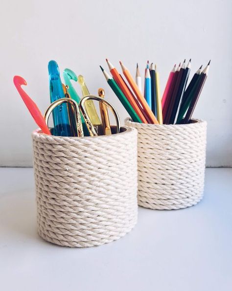 30+ Genius Pencil Organizer Ideas | momooze Pen Holder Diy, Pencil Holders For Desk, Diy Pencil Holder, Diy Pencil, Pencil Organizer, Pencil Holders, Pen Stand, Astuces Diy, Pen Collection