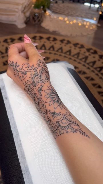 Mandala Hand Tattoos, Henna Inspired Tattoos, Boho Tattoos, Hand And Finger Tattoos, Pretty Hand Tattoos, Forearm Tattoo Women, Hand Tattoos For Women, Dope Tattoos For Women, Stylist Tattoos