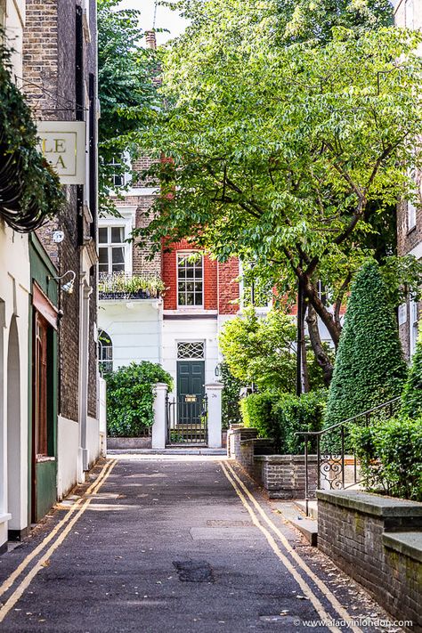 Self-Guided Walk in Kensington - A Lovely London Walk Best Places In London, Where To Live, London Neighborhoods, Live In London, Telling Lies, London Houses, Walks In London, Kensington Gardens, London Areas