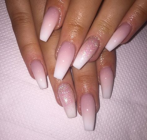 Ombre No Chip Nails, Ombre Nails And Design, Ombré Color Nails, Hombre Pink And White Nails, Cute Ombre Nails Coffin, Nails Fade Ombre, Hombre Nails Ombre Pink And White, Pink And White Ombre Nails Square, French Ombre Nails With Design