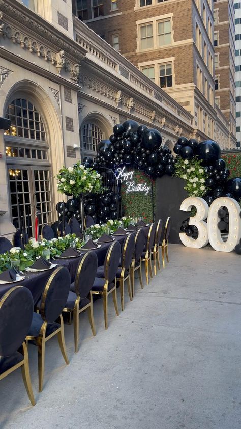 Gold Table Decorations, 30th Birthday Themes, Dinner Party Decorations, 30th Birthday Decorations, Birthday Dinner Party, Mens Birthday Party, Birthday Party Theme Decorations, 35th Birthday, 30th Bday