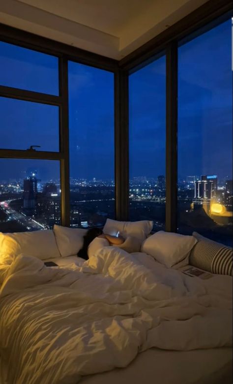 Apartamento New York, Penthouse Bedroom, New York Bedroom, City View Apartment, Apartment View, Dream Apartment Decor, Future Apartment Decor, Dream House Rooms, New York Apartment