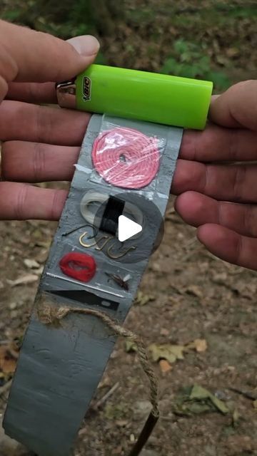 Urban Bug Out Bag, Bushcraft Projects Diy, Outdoor Survival Activities For Kids, Survival Tips Outdoor, Bushcraft Crafts, Diy Survival Kits, Survival Lighter, Survival Kit Diy, Survival Crafts