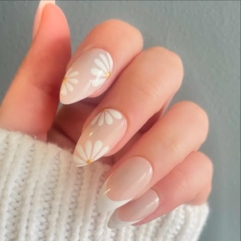 French Tip With Daisies, Gel Nails Spring, Long Almond, Side Edges, Cute Simple Nails, Daisy Nails, White Daisies, Nails Wedding, Almond Shaped