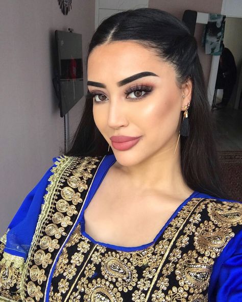 @farhatws_ on Instagram: “Eid Mubarak 💙” Nikah Hairstyles, Afghan Makeup, Eid Hairstyles, Eid Makeup Look, Desi Makeup, Desert Goddess, Eid Makeup, Afghan Beauty, Afghanistan Culture