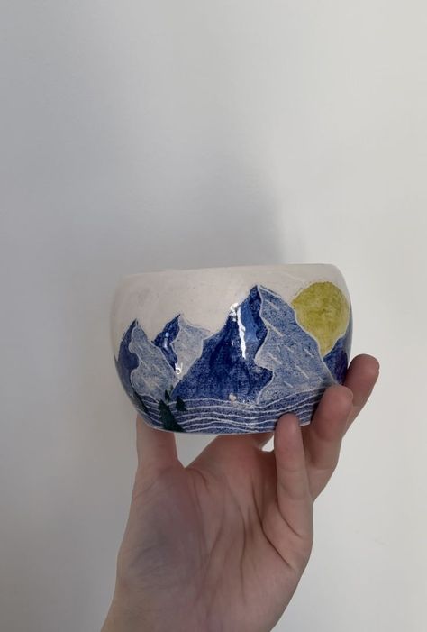 Ceramic Painting Mountains, Watercolor On Ceramics, Mug Glaze Ideas, Pottery Mountains, Landscape Ceramics, Ceramic Mountain, Underglaze Painting, Handmade Pottery Plates, Mountain Mug