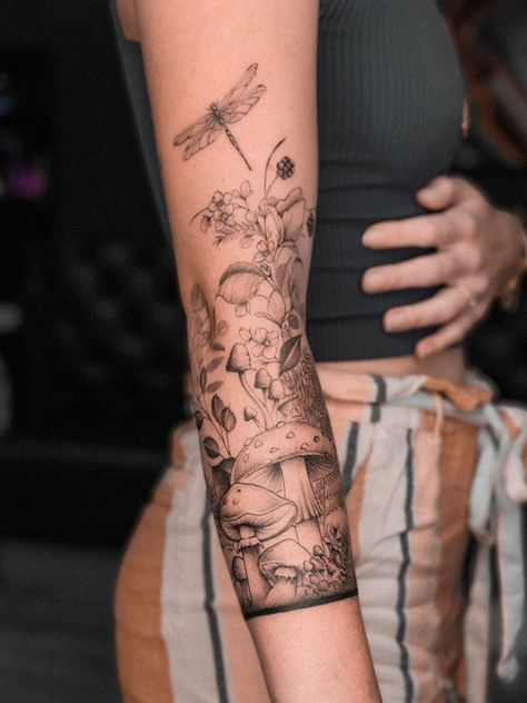 Natur Tattoo Arm, Earthy Tattoos, Mushroom Tattoo, Nature Tattoo Sleeve, Garden Tattoos, Mushroom Tattoos, Forest Tattoos, Ink Inspiration, Floral Tattoo Sleeve