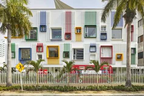 Preschool Colegio Británico de Cartagena School Elevation, School Facade, Pre Primary School, Preschool Designs, School Building Design, Kindergarten Design, Colourful Buildings, School Building, Building Facade