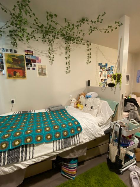 Vcu dorms, vcu grc, dorm room aesthetic Vcu Dorm, Dorm Room Aesthetic, Dorm Aesthetic, My Style Aesthetic, Student Dorm, College Dorm Ideas, Photography Student, Dorm Apartment, Dorm Inspiration