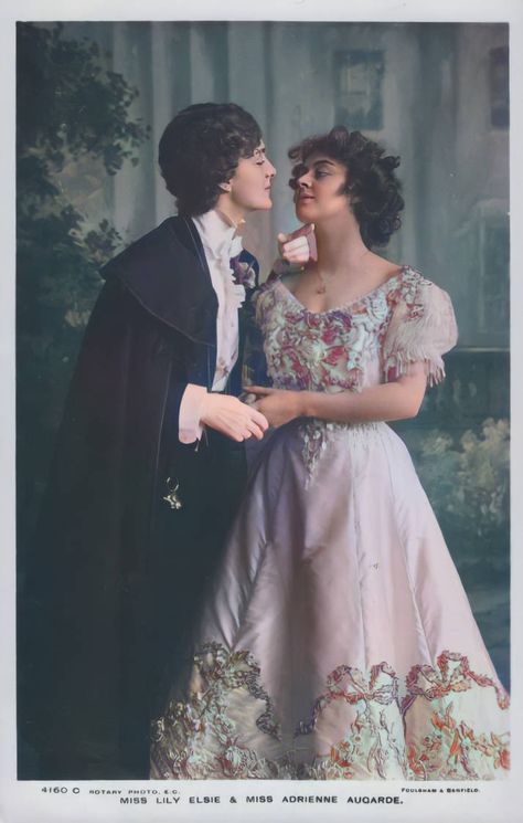 1920s Lesbian Art, Watercolor Art Inspiration, Couple Costume Ideas, Wlw Aesthetic, Queer History, Vintage Lesbian, Lgbt History, Victorian Couple, Violet Wedding