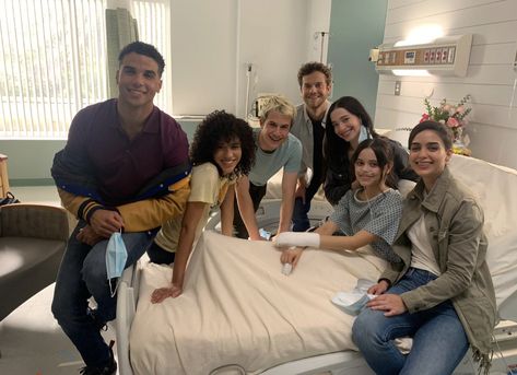 Mason Gooding, Jasmin Savoy Brown, Dylan Minnette, Jack Quaid, Mikey Madison, Jenna Ortega & Melissa Barrera #scream Scream 5 Cast, Scream Actors, Scarie Movie, Scream Series, Scream Characters, Mtv Scream, Scream 5, Mikey Madison, Scream Cast