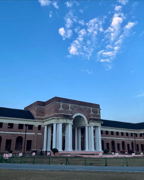 Forest Research Institute, Dehradun 🌲 The architecture of FRI Dehradun, or the Forest Research Institute, is renowned for its colonial-era design, blending elements of British Raj architecture with Indian motifs. The institute’s main building, built in 1929, is a majestic example of Greco-Roman and Gothic styles, featuring grand arches, ornate columns, and intricate carvings. Surrounded by lush greenery, the campus exudes a serene ambiance, making it an ideal environment for research and stud... Fri Dehradun, Indian Motifs, Greco Roman, My Future Life, Dont Touch My Phone Wallpapers, Dehradun, Research Institute, April 6, Explore Travel