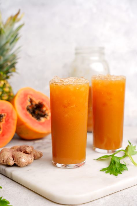 This homemade papaya juice is the ultimate healthy and refreshing summer drink! It's made with gut-healthy ingredients and is super easy to make. This recipe is cold-pressed and raw vegan. Papaya Juice Recipe, Papaya Drink, Healthy Low Calorie Breakfast, Delicious Healthy Smoothie Recipes, Apple And Berry Crumble, Vegan Beverages, Juice Pulp Recipes, Holistic Nutrition Recipes, Papaya Juice