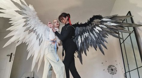 Angel Cosplay, Raven Wings, Diy Wings, Poses For Drawing, Creative Drawing Prompts, Ship Drawing, Wings Costume, Art Help, Drawing Refs