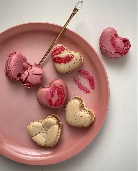 Macarons Aesthetic, Desserts Aesthetic, Cafe Food, Finger Food, Macaroons, Pretty Food, Cute Food, Aesthetic Food, San Valentino