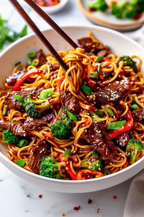 Lunch Stir Fry, Pork Food Ideas, Noodles Dinner Recipes, Recipe For The Week, Noodles Beef Recipes, Quick Beef Meals, Thai Beef And Noodles, New Easy Dinner Ideas, Yummy Fall Meals