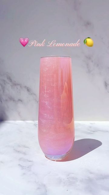 Bratz Inspired Drinks, Pink Lemonade With Glitter, Shimmery Drinks Non Alcoholic, Cute Drinks For Party, Sparkly Pink Lemonade, Glitter Pink Lemonade, Pink Glitter Drink Non Alcoholic, Pink Glitter Punch, Sparkle Drinks Cocktails