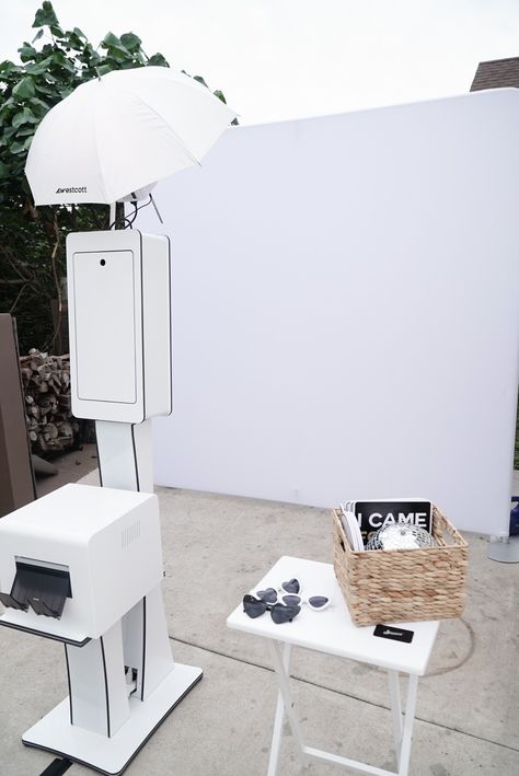 Photobooth Table Setup, Wedding Photo Booth Set Up, Reception Photo Booth, Glam Photo Booth, Photo Booth Set Up, Outdoor Wedding Photo Booth, White Photobooth, Glam Booth Wedding, White Photo Booth Backdrop