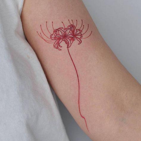 Tokyo Ghoul Flower Tattoo, Tokyo Ghoul Flower, Tokyo Ghoul Tattoo, Ghoul Tattoo, Spider Lily Tattoo, Minimal Tattoo Designs, Lily Tattoo Design, Red Spider Lily, Henna Tattoo Hand