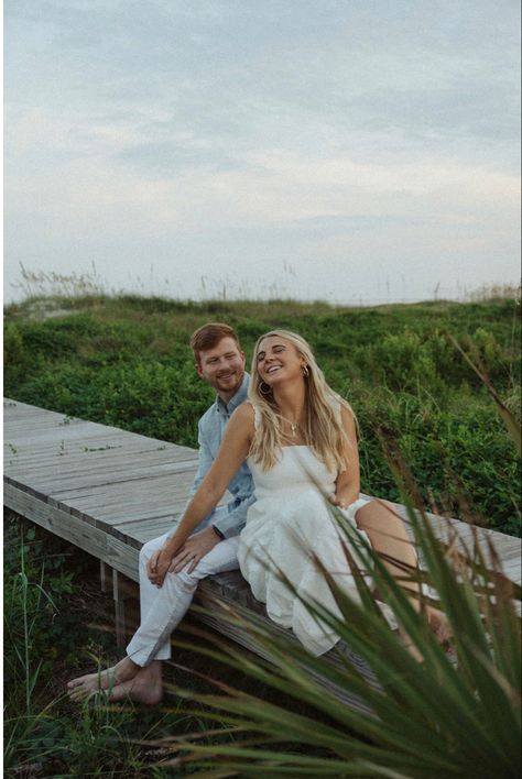 Beach Town Couples Photoshoot, Charleston Family Photos, Charleston Couples Photography, Charleston Engagement Pictures, La Engagement Photos, Family Photos Candid, Charleston Beach, Charleston Engagement Photos, Engagement Pictures Beach