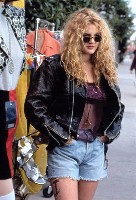 Celebrity look: 90s fashion icons 90s Celebrity Fashion, 2000s Celebrity Fashion, 90s Fashion Icons, 1990 Style, 90s Grunge Hair, Look Grunge, Celebrity Style Icons, 90s Fashion Grunge, Celebrity Fashion Trends