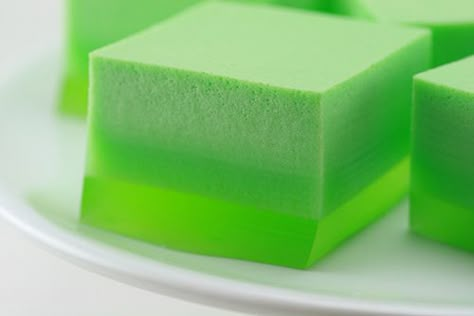 20 Green recipes for St Patricks Day Ice Cream Jello, Jello Ice Cream, Cream Jello, Green Jello, Ghostbusters Party, Jello Desserts, St Patricks Day Food, Jello Salad, Unflavored Gelatin