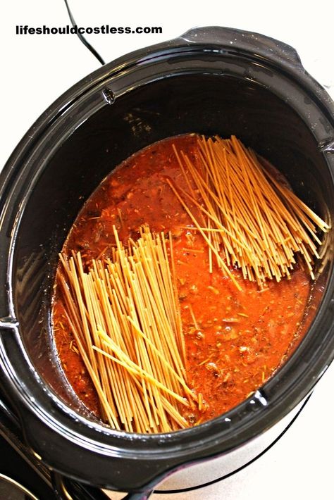 Crockpot Spaghetti With Jar Sauce, 3-4 Hour Crockpot Meals, Spaghetti Noodles In Crockpot, Easy Summer Dinners Crockpot, Hamburger Meat Crockpot Recipes, Crockpot Hamburger Meat Recipes, Crock Pot Spaghetti, Can Recipes, Crockpot Spaghetti