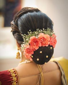 #Ritikahairstylist​ #Orangethesalon​ #MishaVigMakeupStudio​ #ShahidNaarProfessionalMakeupArtist​ #SimmyMakeupstudio​ #SchönSalon​ #hairstyle #bun #wedding Indian Bun Hairstyles, Floral Bun, Vestido Charro, Bridal Hair Decorations, Hairstyle Indian Wedding, Bridal Hairstyle Indian, Hairstyle Indian, Bridal Hairstyle Indian Wedding, Wedding Bun