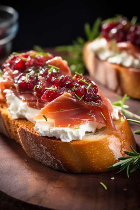 Cranberry and Prosciutto Crostini - BeCentsational Cranberry Crostini, Easy Christmas Dinner Ideas, Prosciutto Crostini, Easy Christmas Dinner, Thanksgiving Appetizers Easy, Crostini Appetizers, Crostini Recipes, Christmas Dinner Ideas, Delicious Thanksgiving