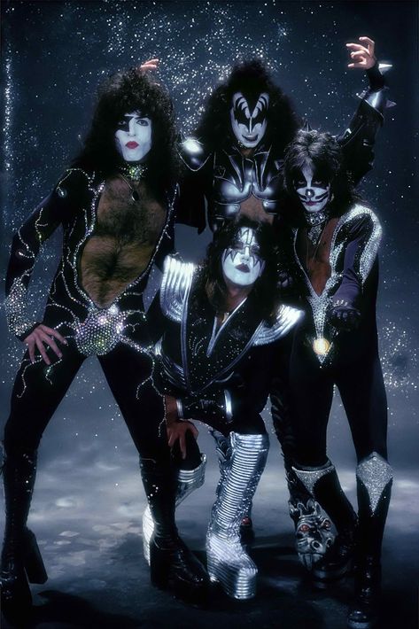 Kiss Spirit of 76 Band | Vintage Kiss Photo Gallery Glitter Photo Shoots, Kiss Group, 80s Glam Rock, Banda Kiss, 70s Glam Rock, Best Kiss, Detroit Rock City, Band Kiss, Kiss Images