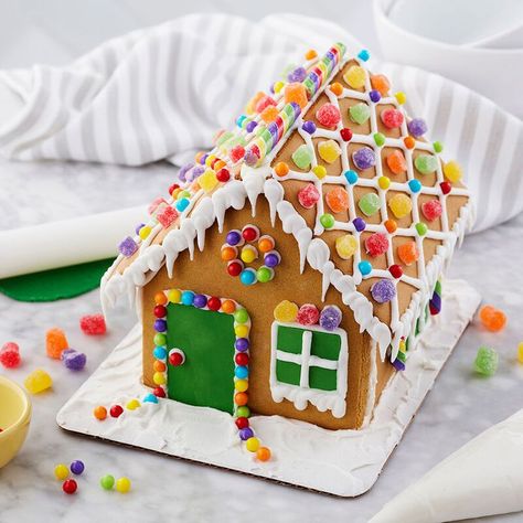 Christmas Activities | Holiday Fun | Gingerbread House No holiday is complete without building a gingerbread house with those you love dear! This kit provides everything you need to create a one of a kind masterpiece! Get yours today! #ad #christmas #fun #holiday #gingerbreadhouse #christmascheer #christmasspirit #holidayfun #winter #winteractivity #activity #kids #rainbow Village Gingerbread House, Kids Gingerbread House, Easy Gingerbread House, Homemade Gingerbread House, Mini Village, Gingerbread House Decorating, Gingerbread House Candy, Cool Gingerbread Houses, Mini Gingerbread House