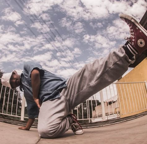 Hip Hop Reference, Hiphop Dance Photoshoot, Hiphop Photoshoot Ideas, Breakdance Aesthetic, Breakdance Pose, Poses With Movement, Hip Hop Dance Photography, Hiphop Photoshoot, Dancing Reference